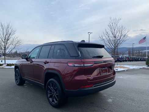 New 2025 Jeep Grand Cherokee Limited image 4