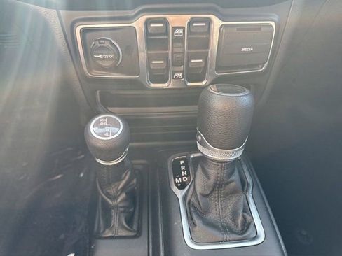 Used 2022 Jeep Gladiator Sport AWD/4WD image 18