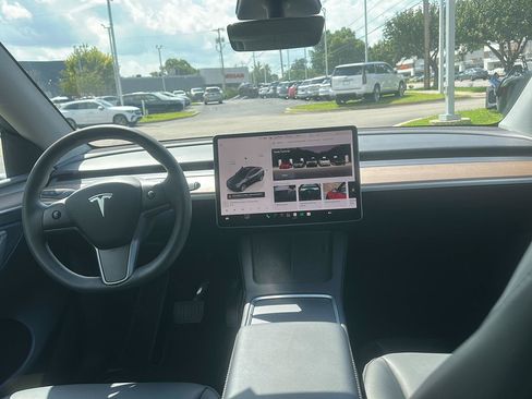 Used 2023 Tesla Model Y AWD image 12