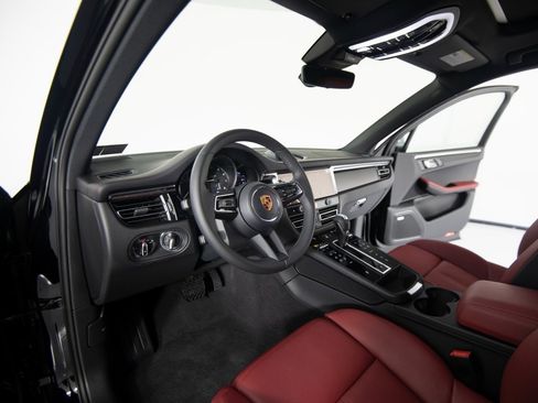 New 2026 Porsche Macan image 16