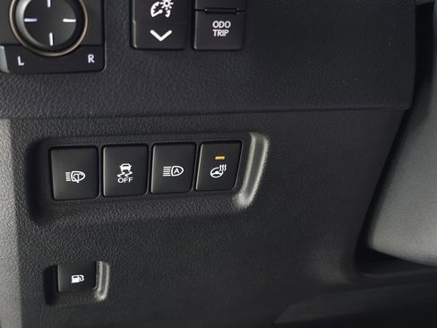 Used 2023 Lexus GX 460 Premium w/ Accessory Package AWD/4WD image 21