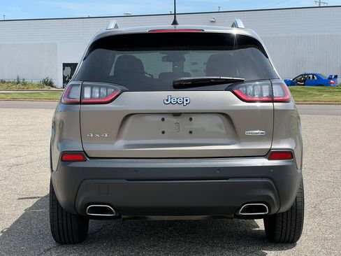 Used 2019 Jeep Cherokee Latitude Plus w/ Cold Weather Group AWD/4WD image 45