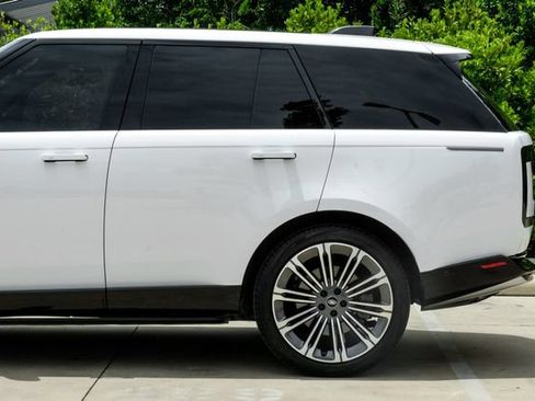 Used 2024 Land Rover Range Rover SE AWD/4WD image 20