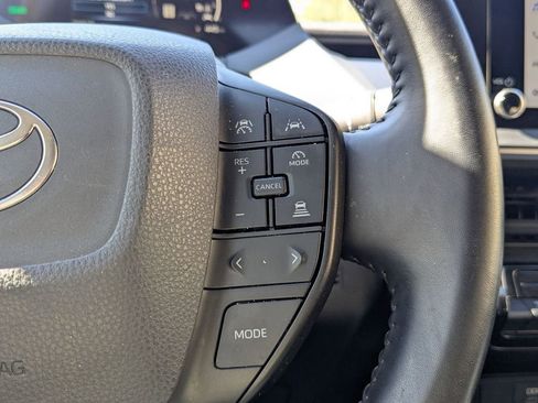 Used 2024 Toyota Prius LE image 18