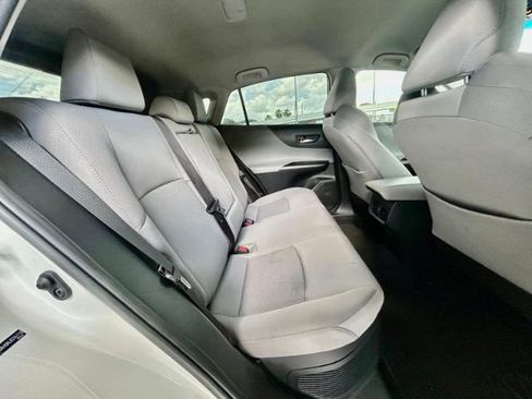 Used 2021 Toyota Venza LE image 8