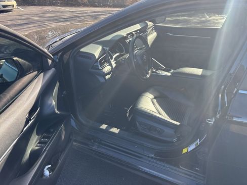Used 2020 Toyota Camry SE image 10