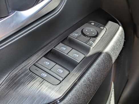 Certified 2025 Nissan Kicks SV FWD image 23