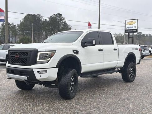 Used 2023 Nissan Titan PRO-4X w/ Pro-4x Convenience Package AWD/4WD image 3