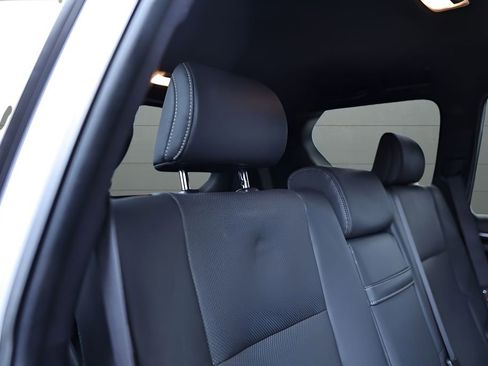 Used 2020 Lexus GX 460 Premium w/ Premium Package image 32