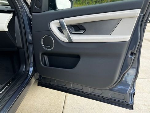 New 2025 Land Rover Discovery Sport Dynamic SE image 12