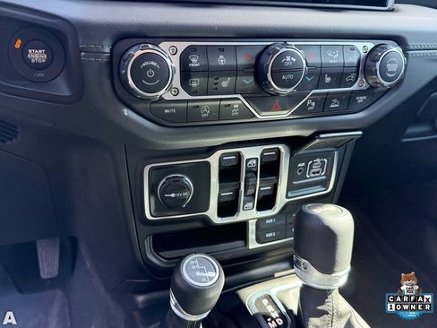 Used 2025 Jeep Wrangler Unlimited Sahara AWD/4WD image 10