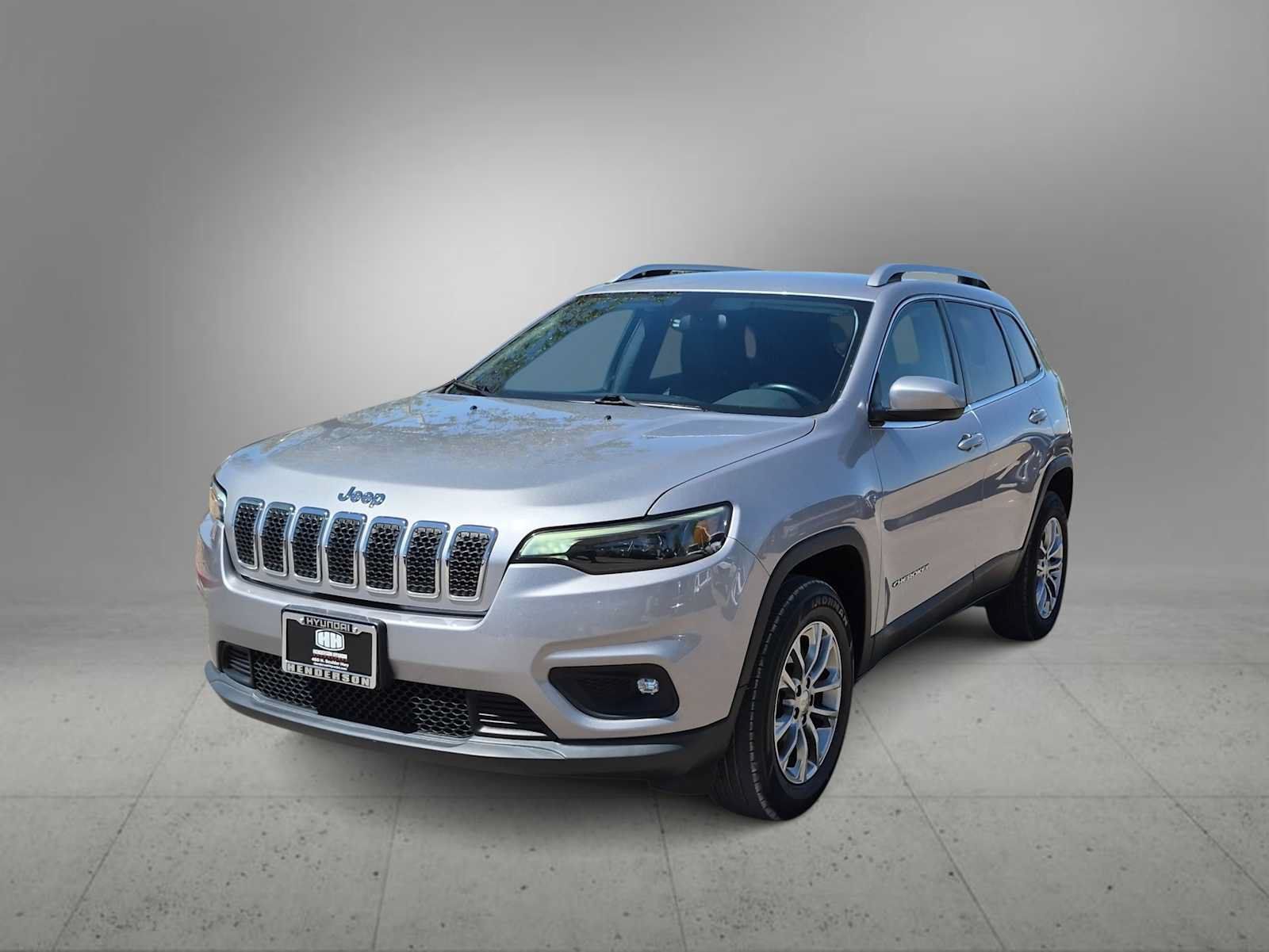 Used 2019 Jeep Cherokee Latitude Plus w/ Cold Weather Group AWD/4WD image 4