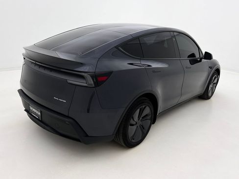 Used 2026 Tesla Model Y Long Range image 10