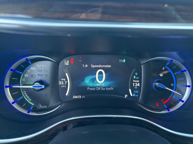Used 2023 Chrysler Pacifica Limited FWD image 27