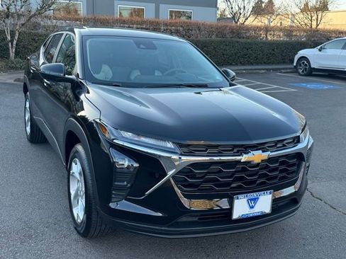 New 2026 Chevrolet Trax LS w/ LS Convenience Package FWD image 1