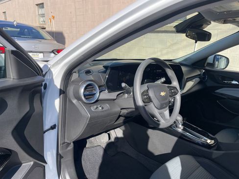 Used 2025 Chevrolet Trax LT image 33