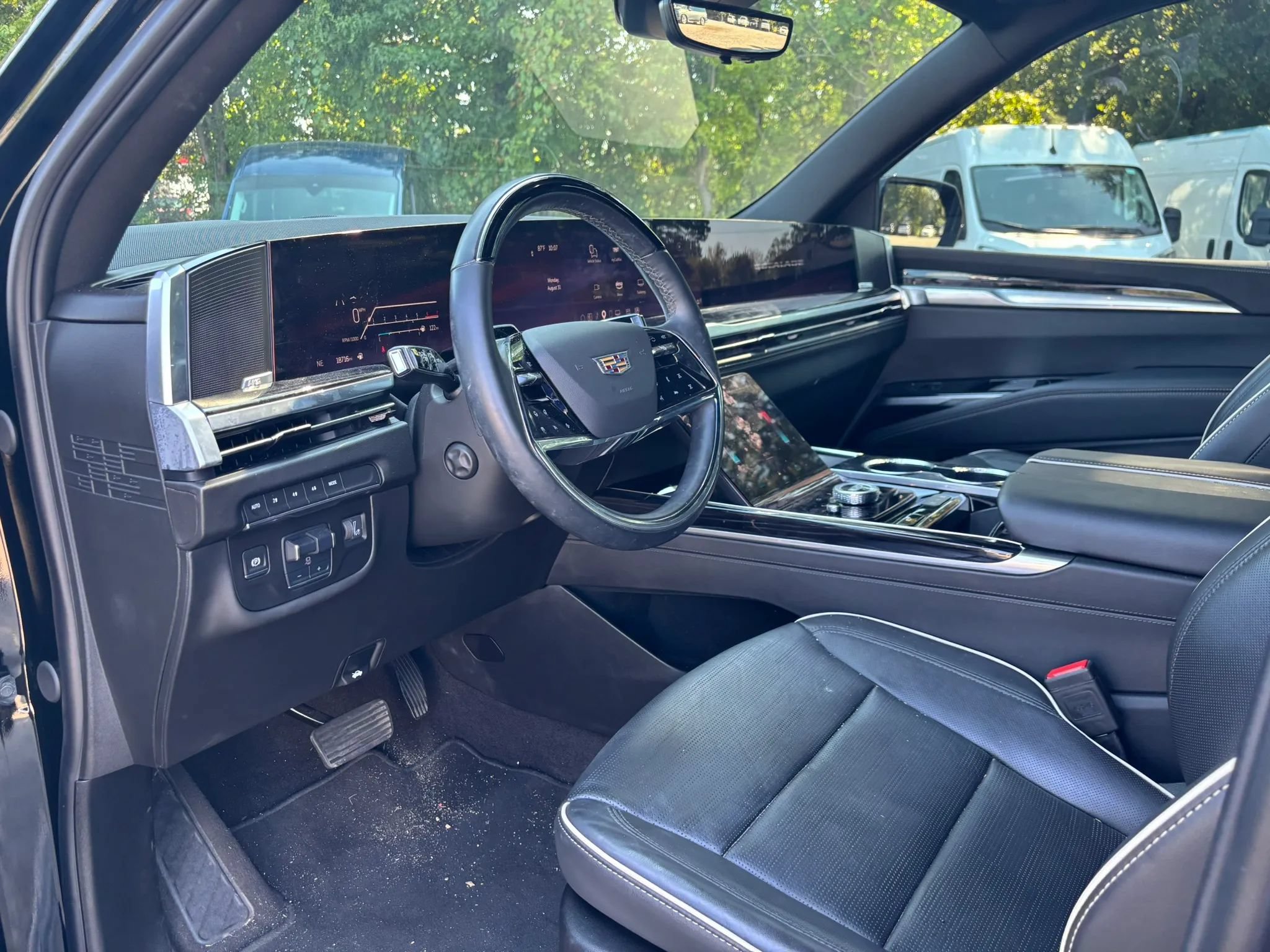 Used 2025 Cadillac Escalade ESV Sport AWD/4WD image 11