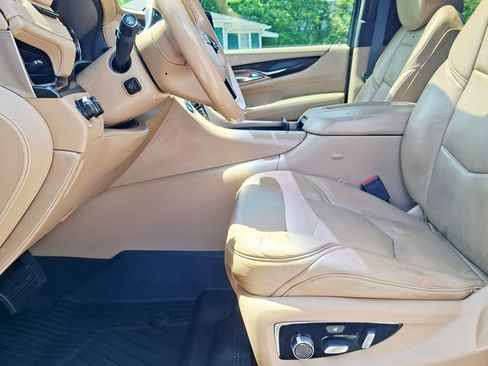 Used 2019 Cadillac Escalade ESV Platinum AWD/4WD image 9