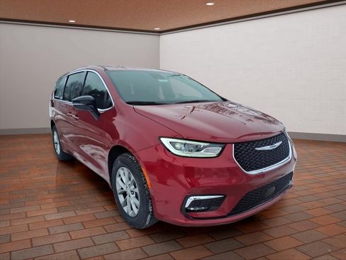 New 2026 Chrysler Pacifica Select AWD/4WD image 4