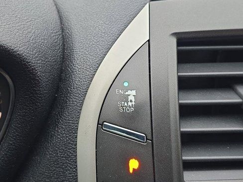 Used 2017 Lincoln MKC Premiere image 32