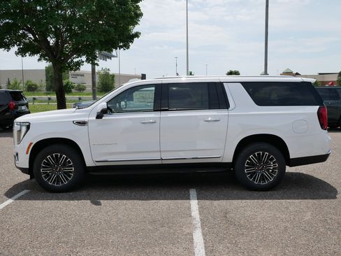 New 2026 GMC Yukon XL Elevation w/ Elevation Premium Package AWD/4WD image 4