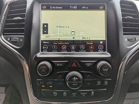 Used 2018 Jeep Grand Cherokee Altitude image 22