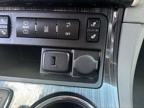 Used 2016 Chevrolet Traverse LT FWD image 15