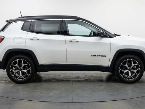 Used 2025 Jeep Compass Limited AWD/4WD image 11