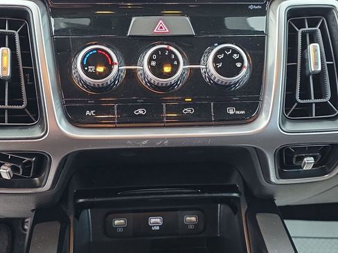 Used 2023 Kia Sorento LX image 18