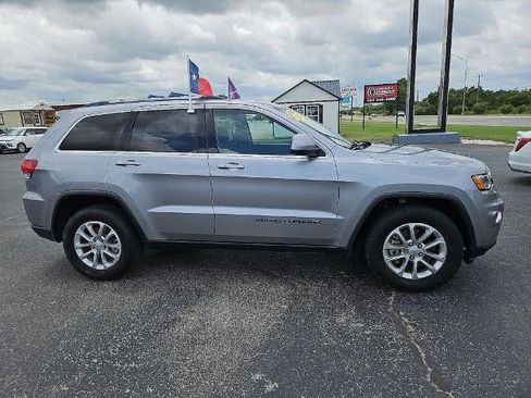 Used 2021 Jeep Grand Cherokee Laredo RWD image 9