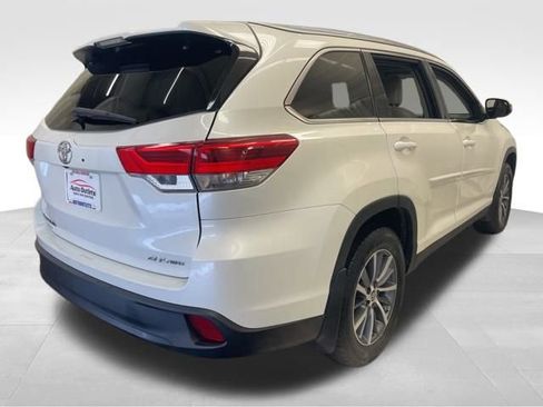 Used 2019 Toyota Highlander XLE image 6