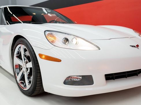 Used 2009 Chevrolet Corvette Coupe w/ Z51 Performance Package RWD image 63