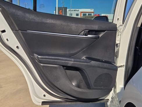 Used 2020 Toyota Camry SE image 15