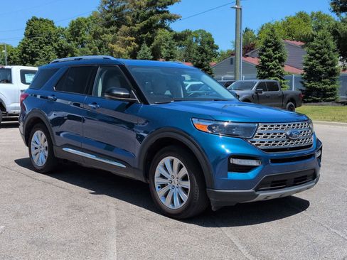 Used 2022 Ford Explorer Limited w/ Equipment Group 301A AWD/4WD image 2