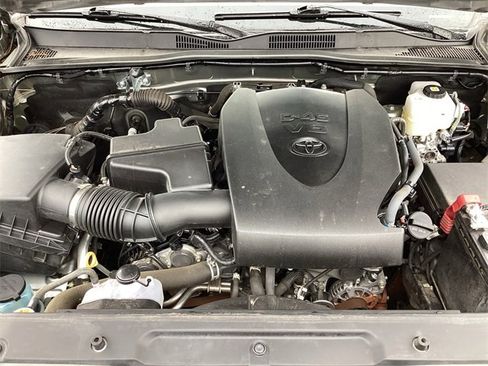 Certified 2023 Toyota Tacoma TRD Off-Road image 29