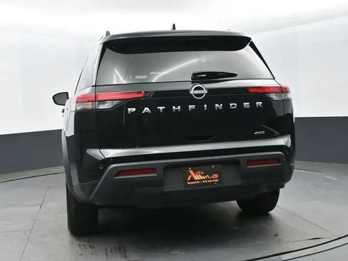 Used 2025 Nissan Pathfinder SV image 8