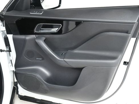 Used 2020 Jaguar F-PACE Premium image 23