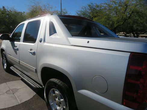 Used 2013 Chevrolet Avalanche LS image 7