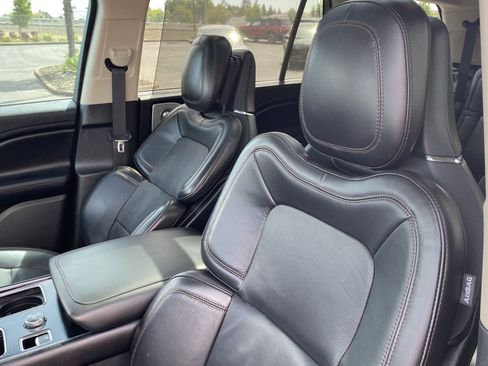 Used 2020 Lincoln Aviator Reserve w/ Equipment Group 202A image 16