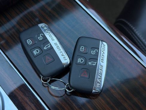 Used 2015 Land Rover Range Rover Autobiography image 39
