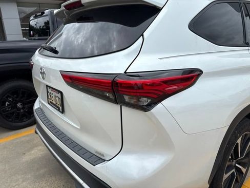 Used 2022 Toyota Highlander XSE FWD image 8