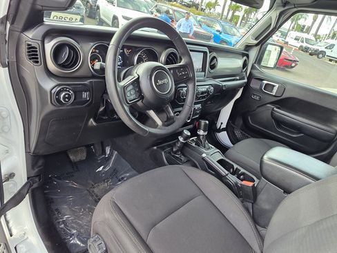 Certified 2023 Jeep Gladiator Sport AWD/4WD image 10