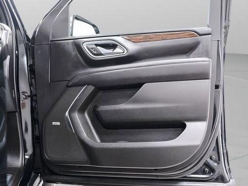 Used 2023 Chevrolet Suburban Premier AWD/4WD image 32