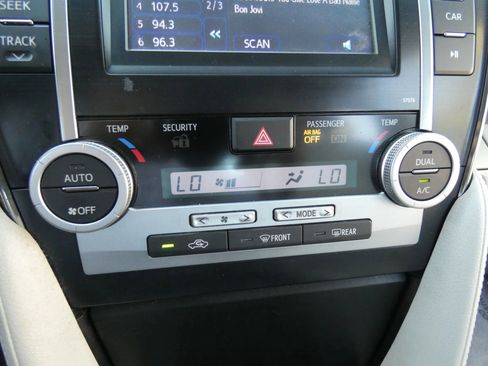 Used 2013 Toyota Camry LE image 59