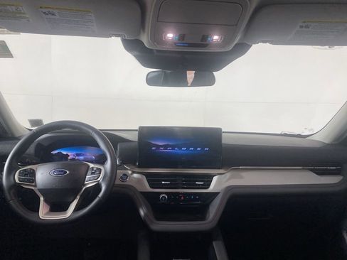 Used 2025 Ford Explorer Active AWD/4WD image 27