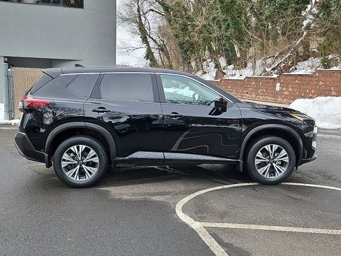 Certified 2023 Nissan Rogue SV image 7