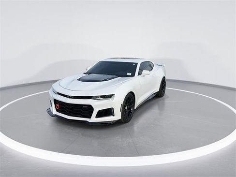 Used 2019 Chevrolet Camaro ZL1 image 2