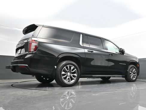 Used 2023 Chevrolet Suburban LT w/ Luxury Package image 50