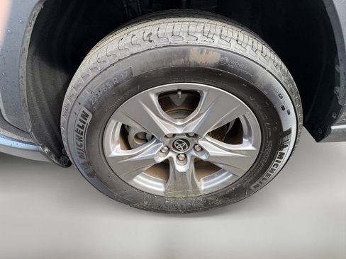 Used 2025 Toyota RAV4 XLE image 36