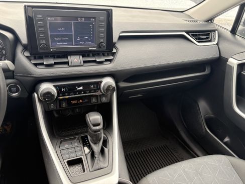 Certified 2022 Toyota RAV4 XLE w/ Convenience Package image 9